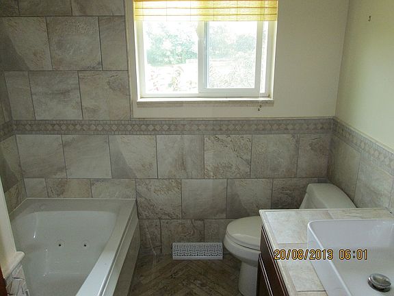 travertine main bathroom