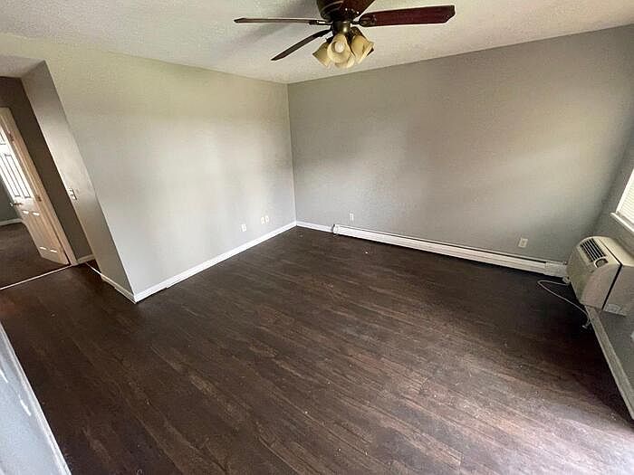 2nd image of 215 Poplar Level Ct