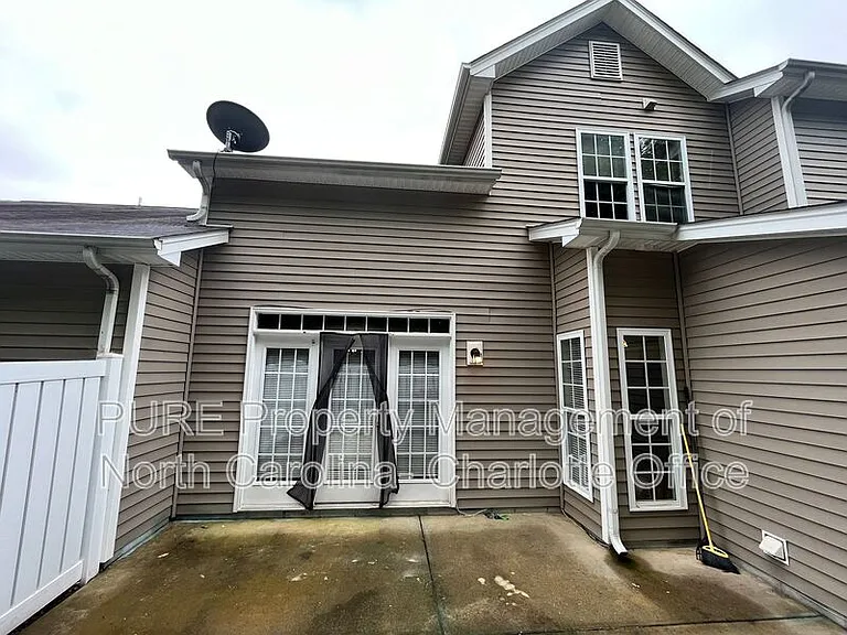 8267 Carob Tree Ln — Photo 20
