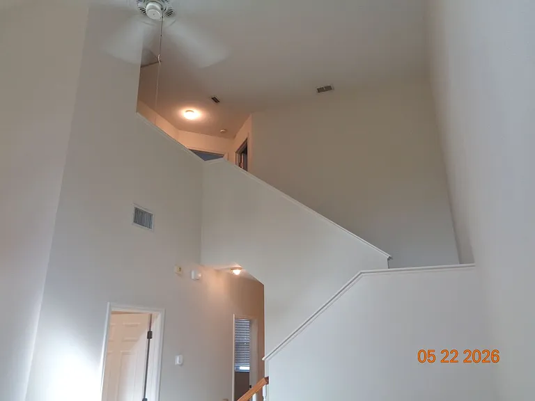 210 Woodhouse Ln — Photo 6