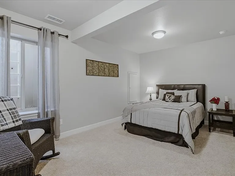 11825 Sandcastle Ct — Photo 7