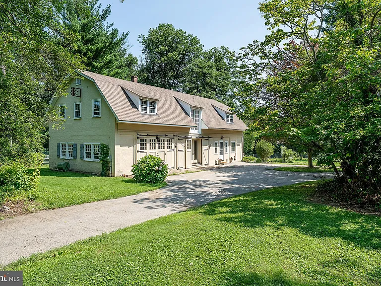 504 Harriton Rd — Photo 2
