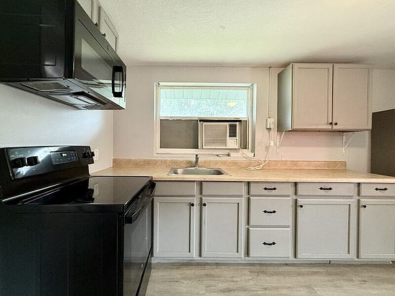 4th image of 8240 Krag Dr #A
