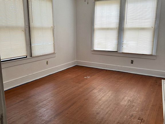 3rd image of 427 W 10th Ave #A