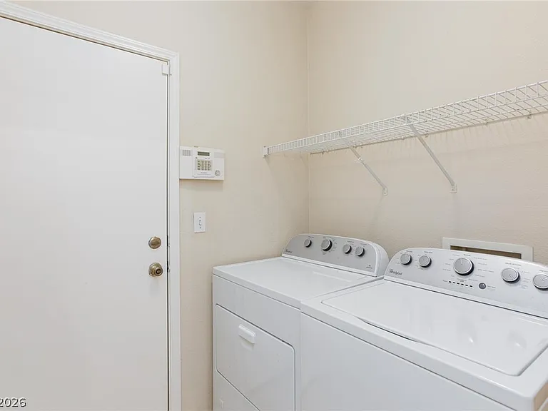 2598 Highland Cliff Dr — Photo 31