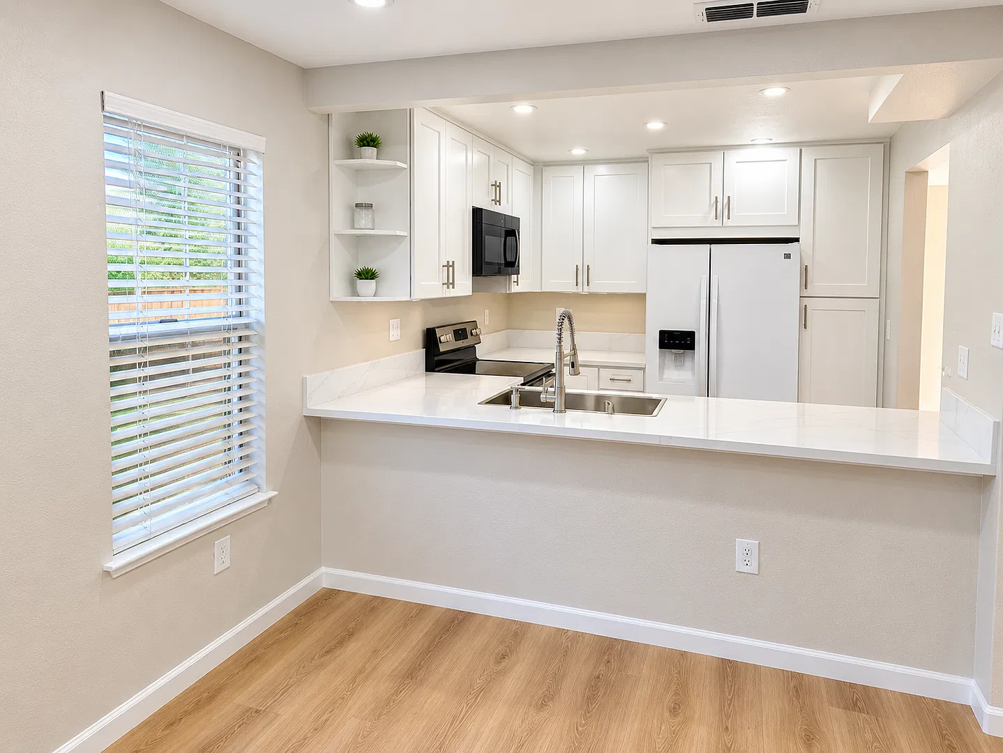 Townhome For Rent In Carmichael, Ca — Photo 3