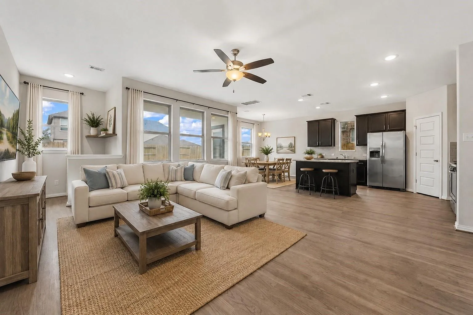 4 bed, 3.5 bath, 2080 sqft, $2,600 — Photo 3