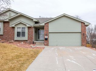 4914 Lakeside Dr, Bellevue, NE 68133