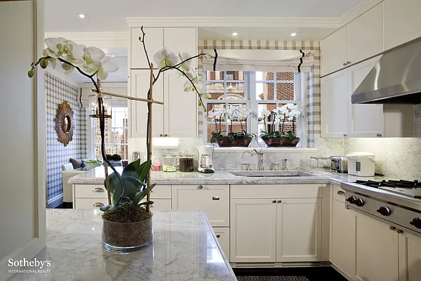Sold by Sotheby's International Realty | media 7