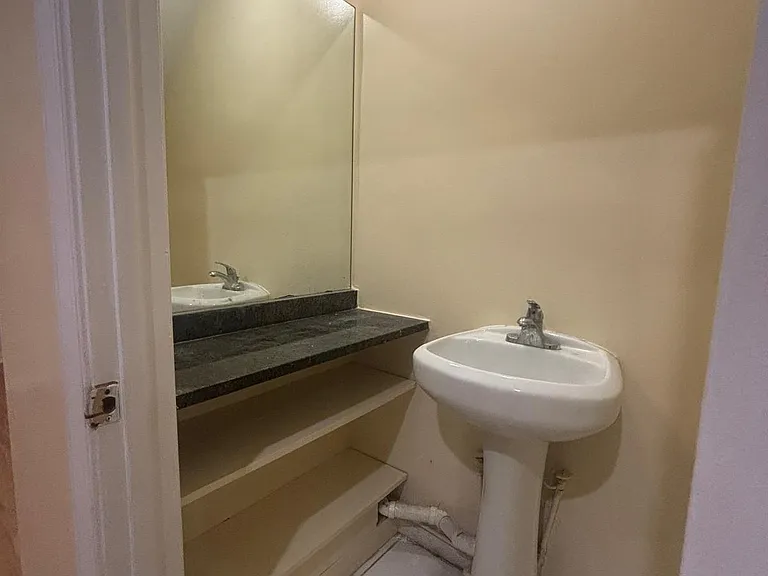 230 Park Ave #1 — Photo 4