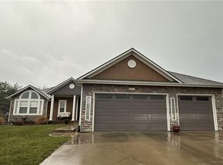 4612 SW Gull Point Dr, Lees Summit, MO 64082