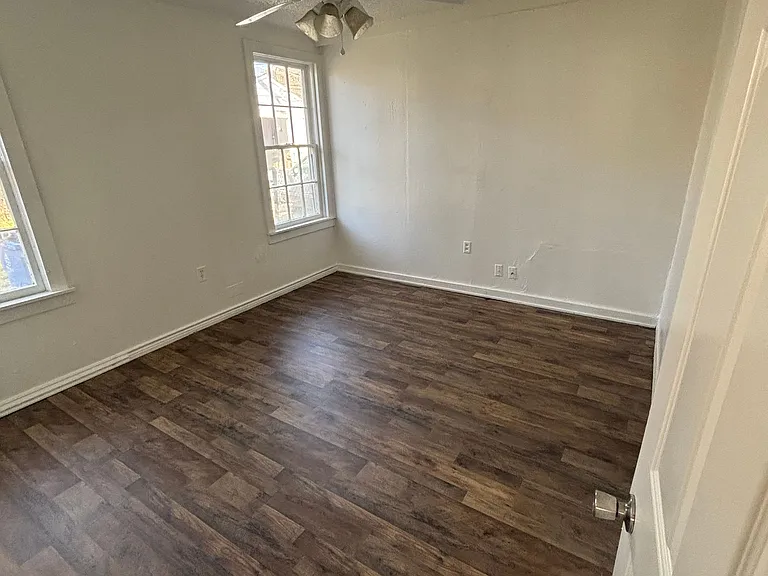 2946 Midway St — Photo 6
