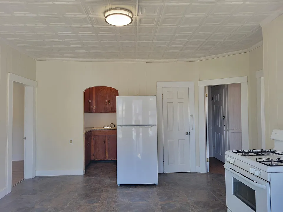 4 Lessard St