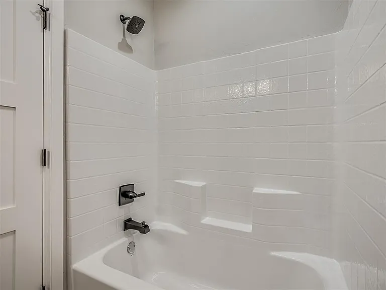 924 Kyle Dr — Photo 31
