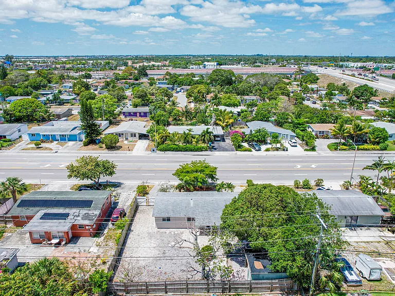 2100 N Seacrest Blvd — Photo 23