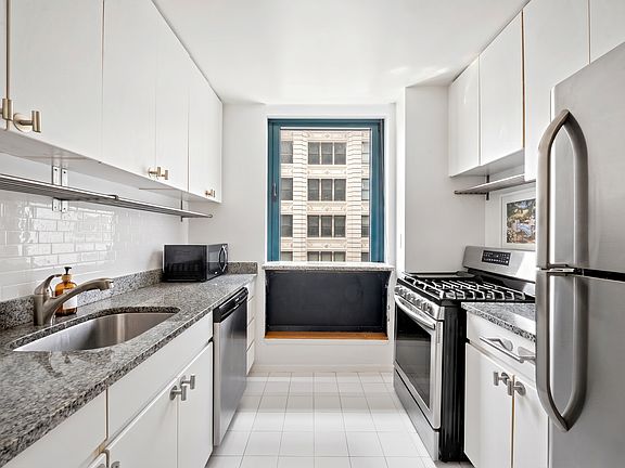 4th image of 1 Irving Pl APT G7h