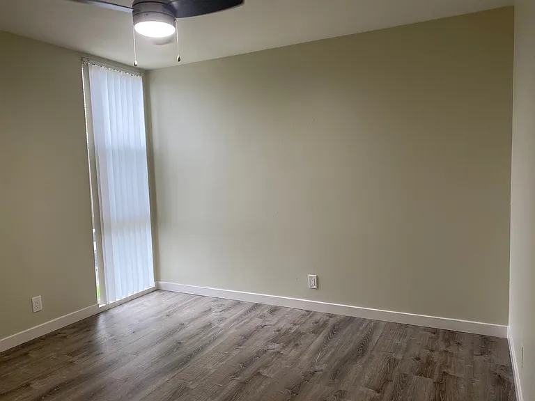 4002 Howard Ave #8 — Photo 11