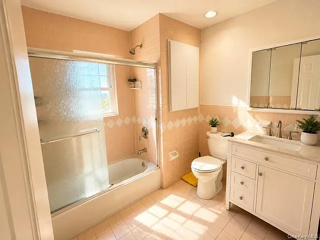 547 W Walnut St #UPPER — Photo 6