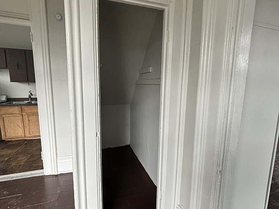 4th image of 221 N Columbia St APT E