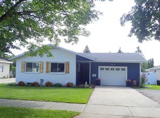 707 Scheurmann St, Essexville, MI