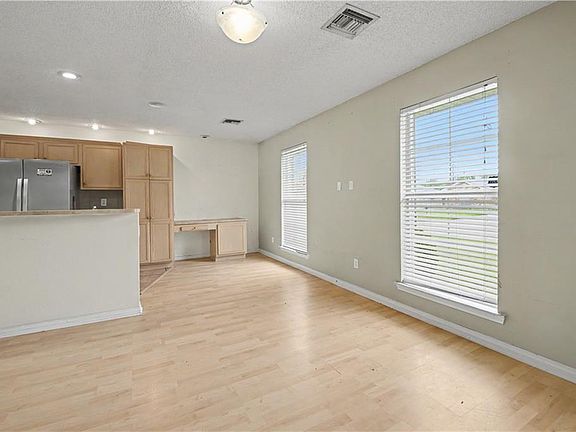 4th image of 49 Dianne Dr