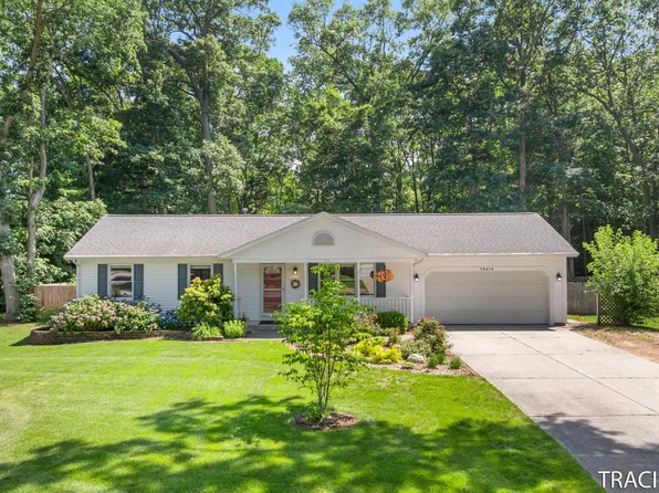15214 Arborwood Dr, Grand Haven, MI 49417