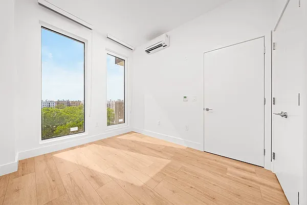 Bedroom, photo 1