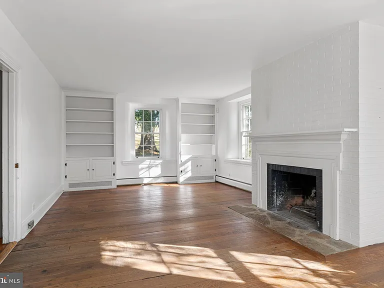 1025 N Chatham Rd — Photo 16