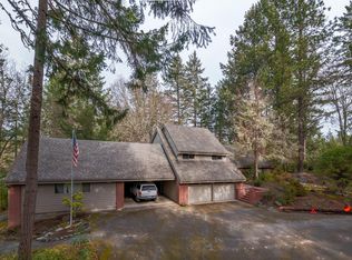 222 Dawn Allan Dr, Grants Pass, OR 97527