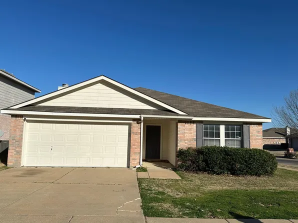 9300 Goldenview Dr, Fort Worth, TX 76244