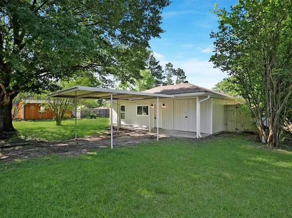 11712 White Cedar St, Willis, TX 77318