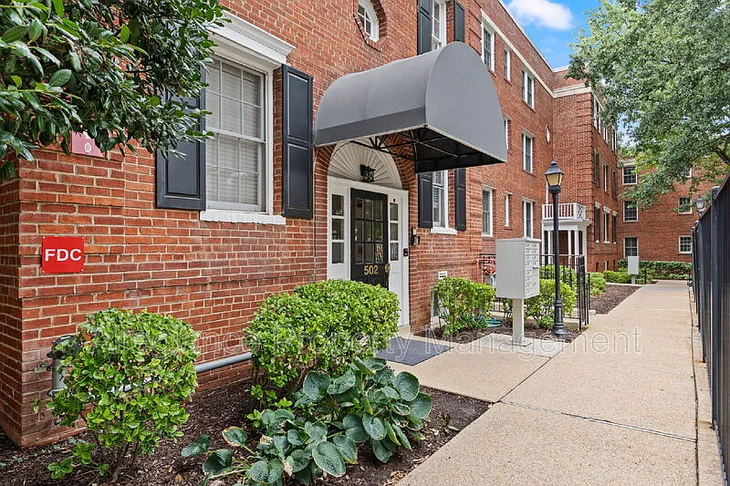 1 bed, 1.0 bath, 542 sqft, $2,000 — Photo 2