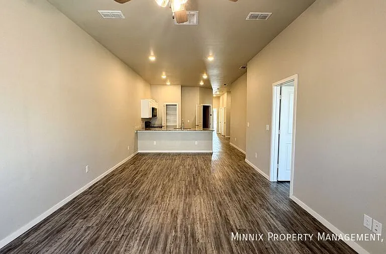 2104 N Avenue J #A — Photo 4