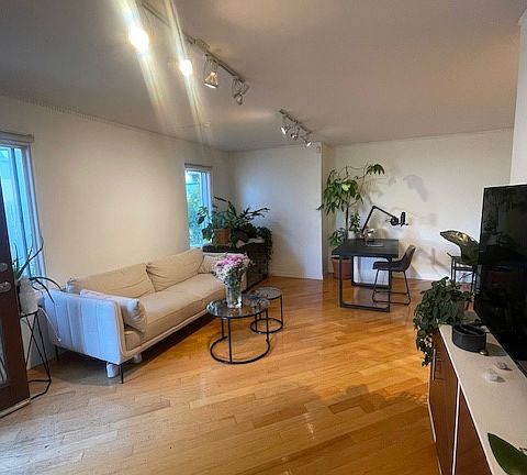 5th image of 1224 N Poinsettia Pl