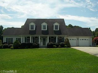 113 Stratford Pl, Dobson, NC 27017