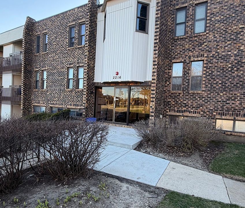 1st image of 2216 Country Club Dr APT 25
