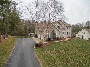 16 Sophia Ln, Greenville, RI 02828