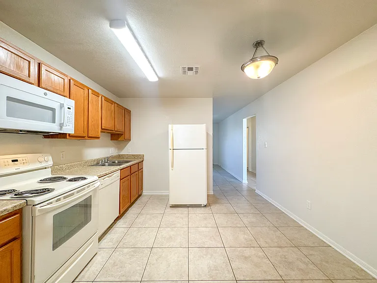 Autumn Chase Apartments — Photo 43