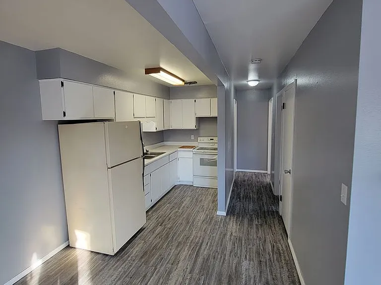 1001 S East St — Photo 1