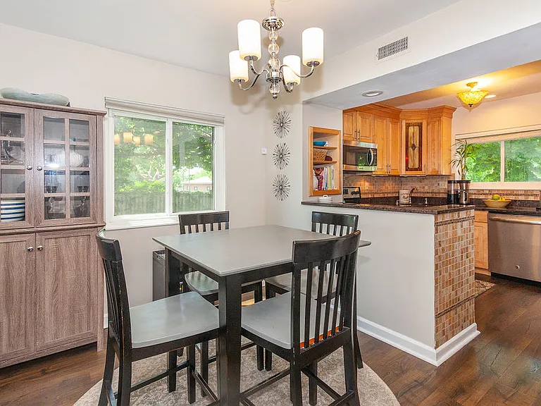 129 Governor Winthrop Rd — Photo 3