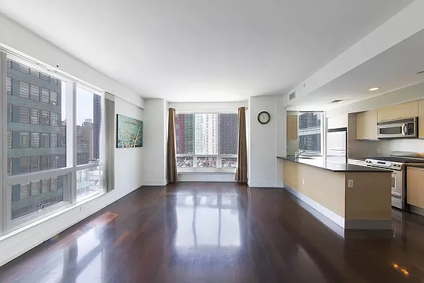 Rented by LEVEN Real Estate | media 12