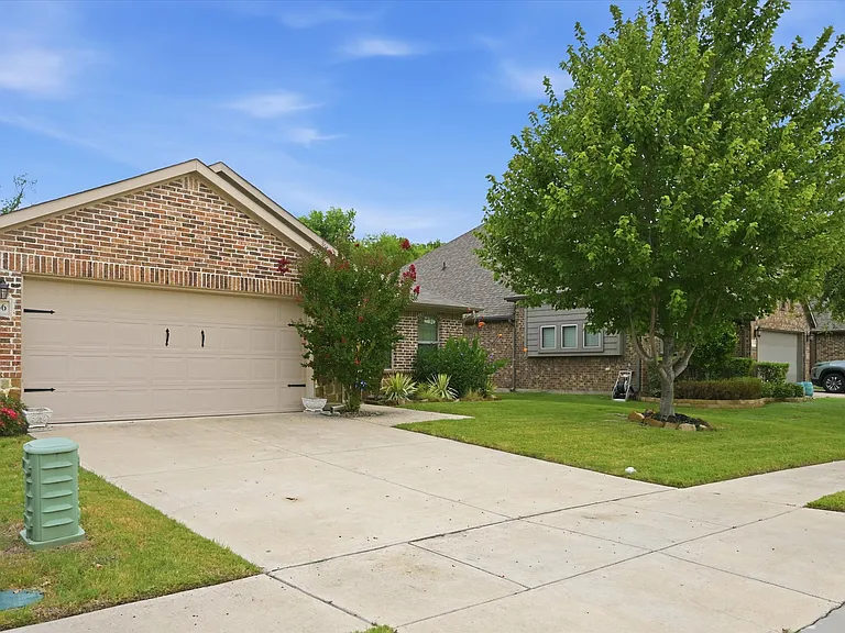 1966 De Berry Ln — Photo 24