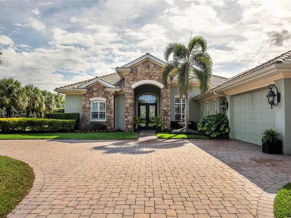 3278 Founders Club Dr, Sarasota, FL 34240