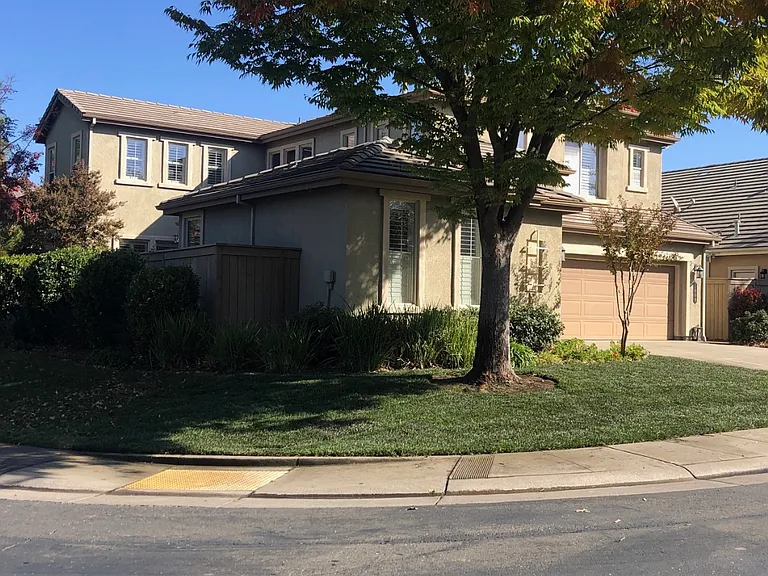 1609 Bowen Dr — Photo 4