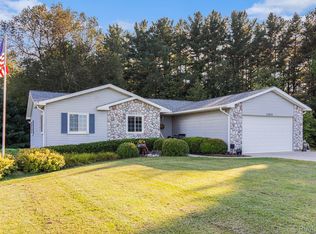 21973 Spearswood Dr, Pinckney, MI 48169