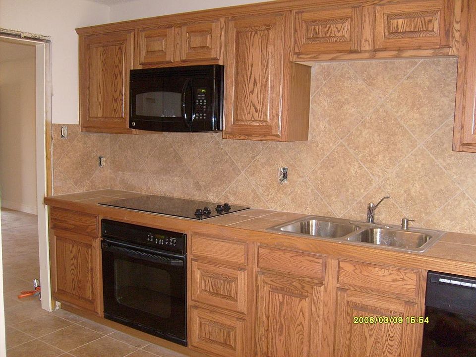 2nd image of 2409 Lakeview Cir