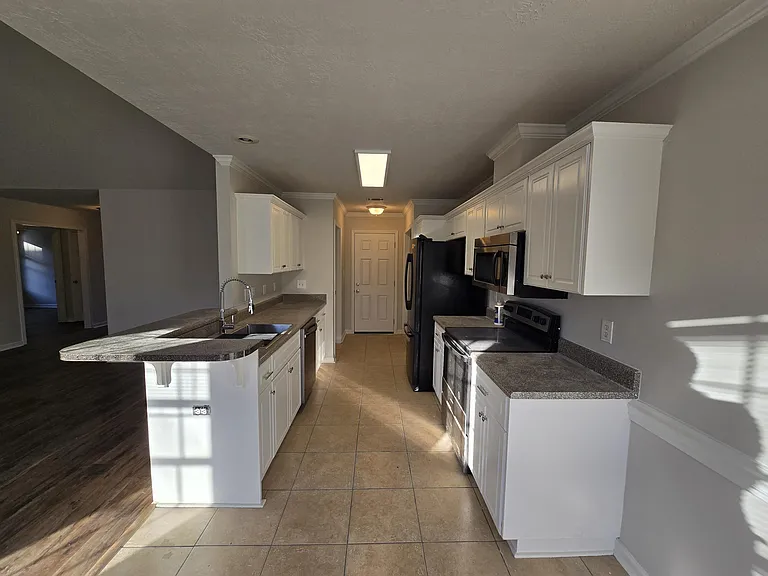 639 Lory Ln — Photo 10