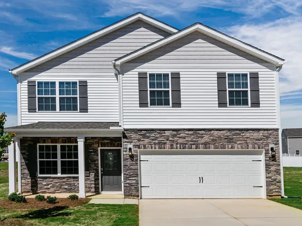 220 Blue Aspen Dr, Fuquay Varina, NC 27526