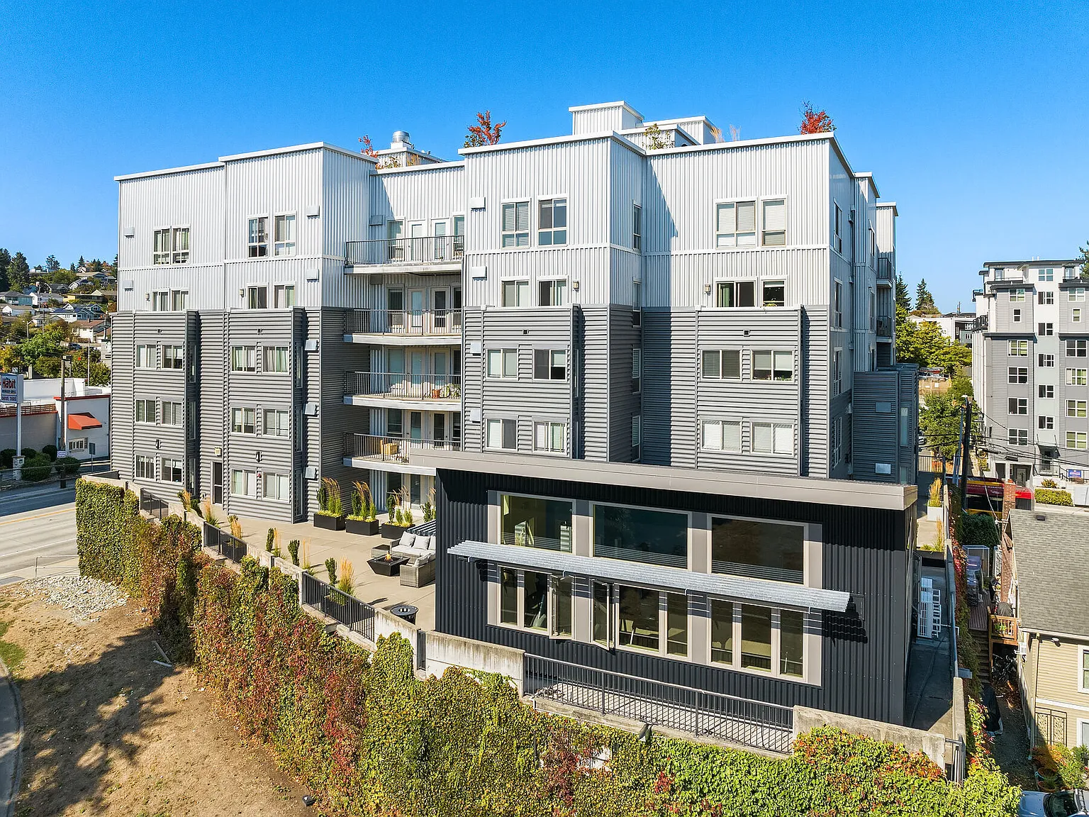 Residences at 3295 — Photo 4