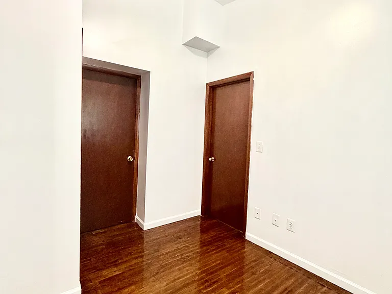 1829 N Port St — Photo 11